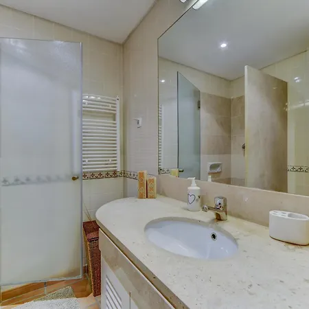 Daire Sol Com Terraco E Jacuzzi Privad Quarteira